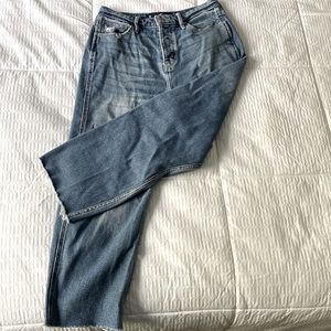 Hollister High Rise Crop Boyfriend Jeans 5 Short